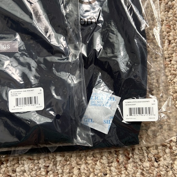 FIGS Scrub Set: Catarina Top/Zamora Jogger Night Sky - Picture 2 of 11